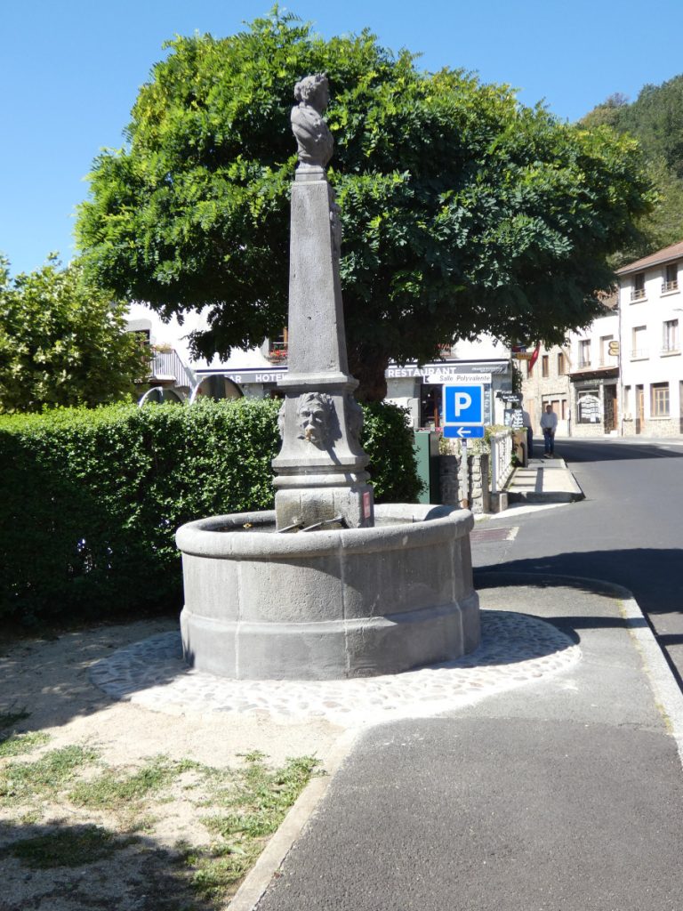 Fontaine de Ferrières Saint Mary